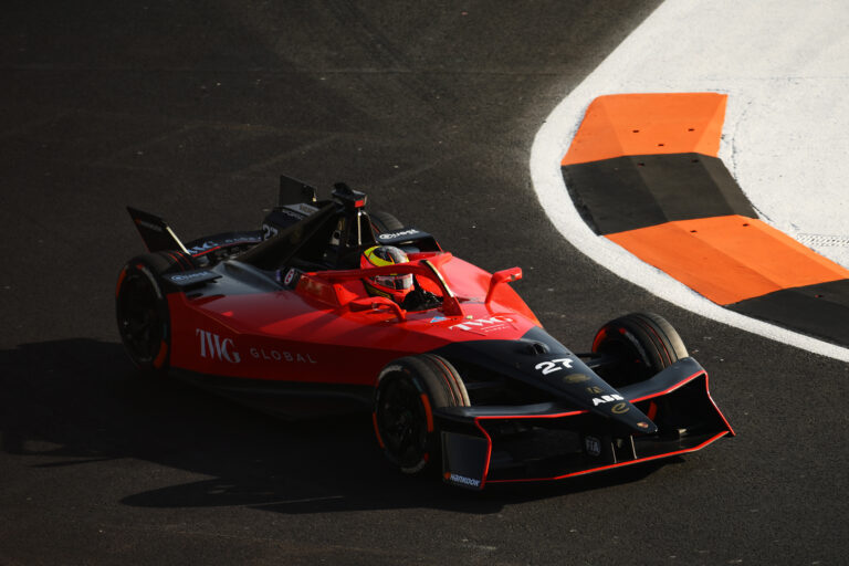 Fórmula E: Jake Dennis lidera treino livre para 150ª corrida do campeonato 100% elétrico; Felipe Drugovich foi 17º